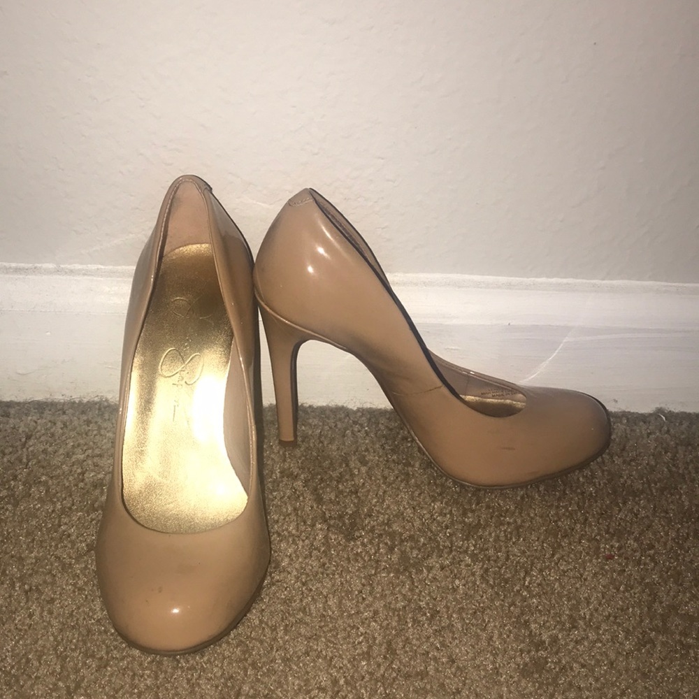 Jessica Simpson pumps